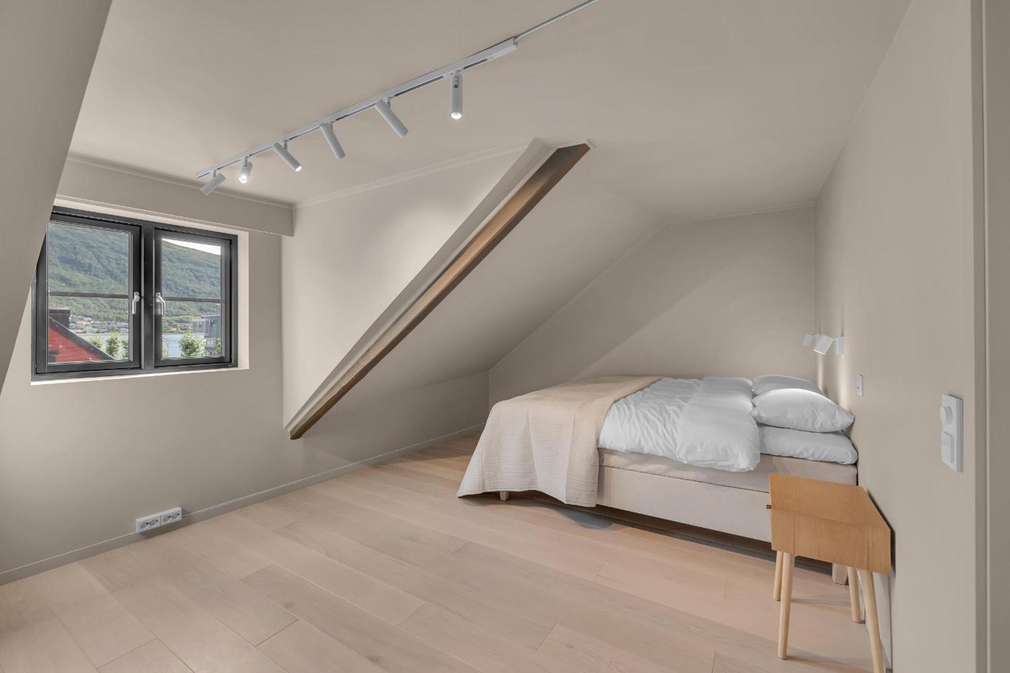 The Loft - Central Top Floor Apartment With 4 Bedrooms Tromsø Kültér fotó